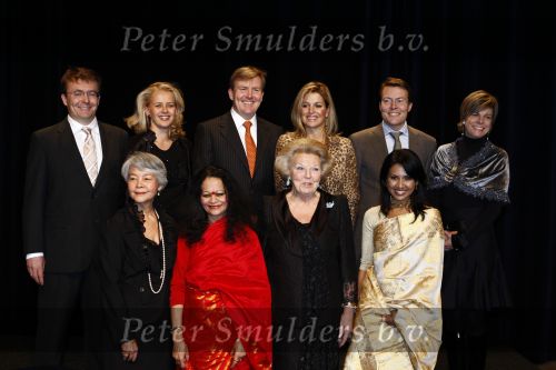 Amsterdam 3 december 2008
Prins Claus prijzen in het ij theater. Aanwezig zijn Koningin Beatrix , Prinses Maxima in tijger print outfit Prins Willem Alexander Mabel Wisse Smit Prins Friso en Prinses Laurentien en Prins Constantijn.
Peter Smulders bv