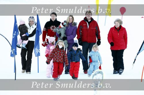 Lech 10 februari 2008
Fotosessie Koninklijke familie. Aanwezig waren Koningin Beatrix Maxima Prins Willem Alexander Amalai Alexia Ariane Prins Constantijn Prinses Laurentien Eloise Claus Cazimir en Elenore.