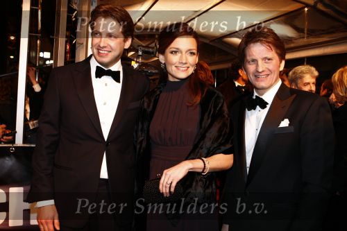 Amsterdam 8 december 2008
Premiere Wit Licht in Tuschinski. Marco Borsato speelt de hoofdrol en Prins Floris en Pieter Christiaan en Prinses Aimee zijn aanwezig.
Peter Smulders bv