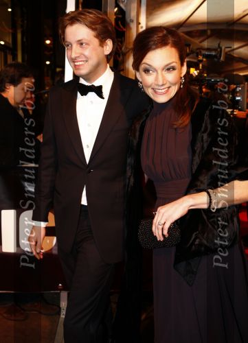 Amsterdam 8 december 2008
Premiere Wit Licht in Tuschinski. Marco Borsato speelt de hoofdrol en Prins Floris en Pieter Christiaan en Prinses Aimee zijn aanwezig.
Peter Smulders bv