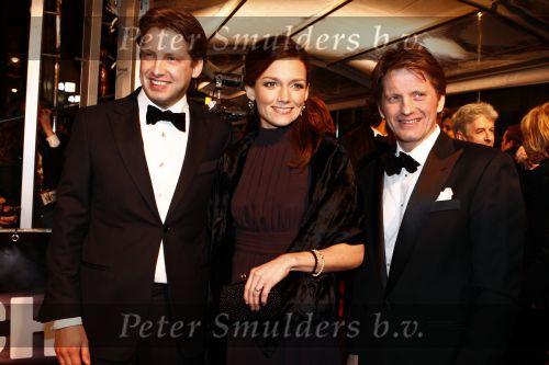 Amsterdam 8 december 2008
Premiere Wit Licht in Tuschinski. Marco Borsato speelt de hoofdrol en Prins Floris en Pieter Christiaan en Prinses Aimee zijn aanwezig.
Peter Smulders bv