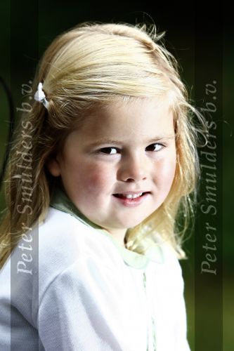 Wassenaar 11 juli 2008
Foto uurtje met prinses Maxima Prins Willem Alexander  en hun dochters Prinses Amalia Prinses Alexia en Prinses Ariane . 
Ze komen aanrijden in bakfiets.