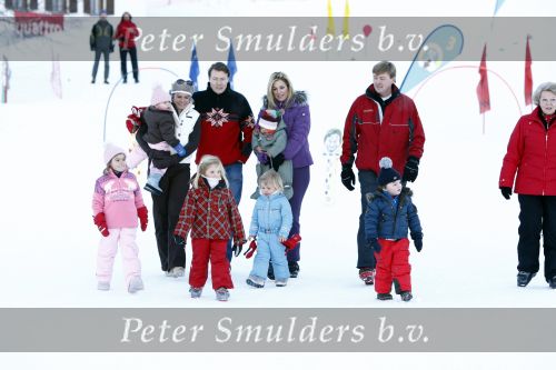 Lech 10 februari 2008
Fotosessie Koninklijke familie. Aanwezig waren Koningin Beatrix Maxima Prins Willem Alexander Amalai Alexia Ariane Prins Constantijn Prinses Laurentien Eloise Claus Cazimir en Elenore.