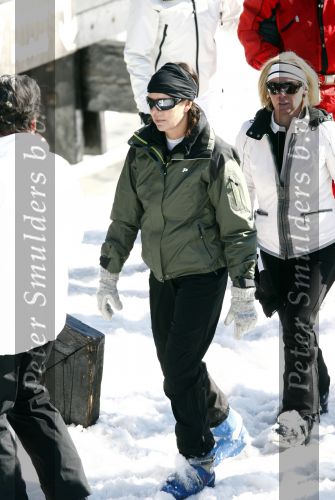 Lech 26 februari 2008
Prinses Caroline v Monaco en Prins Ernst v Hannover op skivakantie in lech.  Ze steken allebei een sigaret op.
Peter Smulders bv