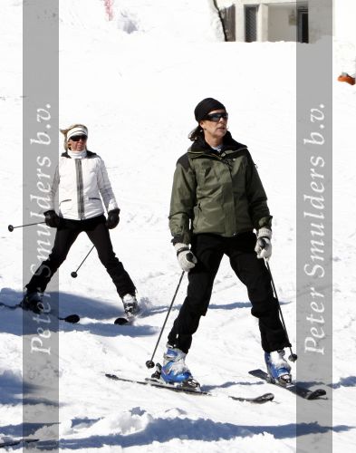 Lech 26 februari 2008
Prinses Caroline v Monaco en Prins Ernst v Hannover op skivakantie in lech.  Ze steken allebei een sigaret op.
Peter Smulders bv
