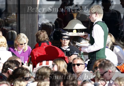 Lech 26 februari 2008
Prinses Caroline v Monaco en Prins Ernst v Hannover op skivakantie in lech.  Ze steken allebei een sigaret op.
Peter Smulders bv