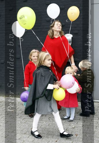 Amsterdam 4 oktober 2008
Prinses Laurentien met Prinses Eloise Prins Claus Cazimir en prinses Leonore bij premiere grote Terra in de Meervaart.
Peter Smulders bv