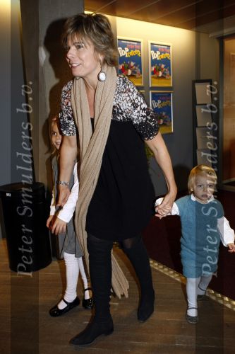 Amsterdam 4 oktober 2008
Prinses Laurentien met Prinses Eloise Prins Claus Cazimir en prinses Leonore bij premiere grote Terra in de Meervaart.
Peter Smulders bv