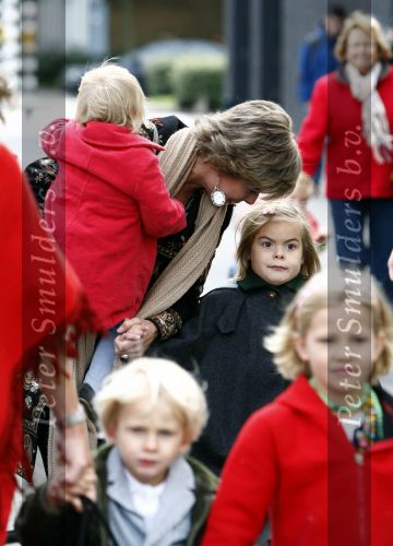Amsterdam 4 oktober 2008
Prinses Laurentien met Prinses Eloise Prins Claus Cazimir en prinses Leonore bij premiere grote Terra in de Meervaart.
Peter Smulders bv