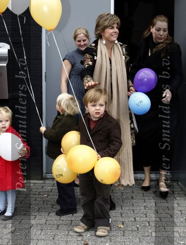 Amsterdam 4 oktober 2008
Prinses Laurentien met Prinses Eloise Prins Claus Cazimir en prinses Leonore bij premiere grote Terra in de Meervaart.
Peter Smulders bv