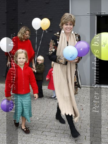 Amsterdam 4 oktober 2008
Prinses Laurentien met Prinses Eloise Prins Claus Cazimir en prinses Leonore bij premiere grote Terra in de Meervaart.
Peter Smulders bv
