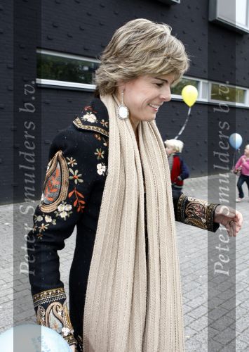 Amsterdam 4 oktober 2008
Prinses Laurentien met Prinses Eloise Prins Claus Cazimir en prinses Leonore bij premiere grote Terra in de Meervaart.
Peter Smulders bv