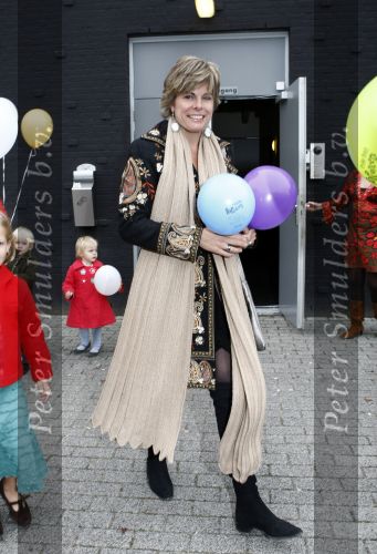 Amsterdam 4 oktober 2008
Prinses Laurentien met Prinses Eloise Prins Claus Cazimir en prinses Leonore bij premiere grote Terra in de Meervaart.
Peter Smulders bv