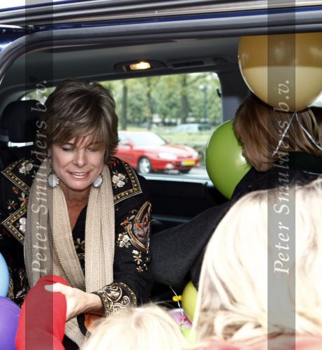 Amsterdam 4 oktober 2008
Prinses Laurentien met Prinses Eloise Prins Claus Cazimir en prinses Leonore bij premiere grote Terra in de Meervaart.
Peter Smulders bv