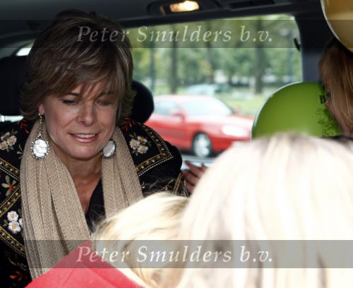 Amsterdam 4 oktober 2008
Prinses Laurentien met Prinses Eloise Prins Claus Cazimir en prinses Leonore bij premiere grote Terra in de Meervaart.
Peter Smulders bv