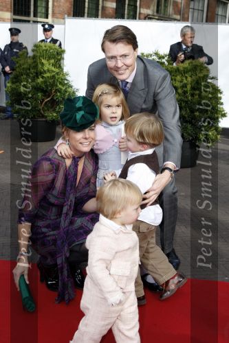 Den Haag 20 oktober 2007
Dop prinses Ariane. Prinses Laurentien Prins Constantijn met hun kinderen Eloise Claus Casimir en Leonore.