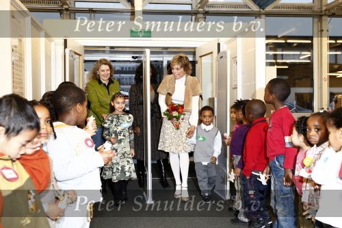 Amsterdam 23 januari 2008
Prinses Laurentien tijdens voorleesdag in bibliotheek met kinderen.