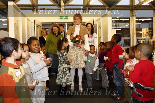 Amsterdam 23 januari 2008
Prinses Laurentien tijdens voorleesdag in bibliotheek met kinderen.