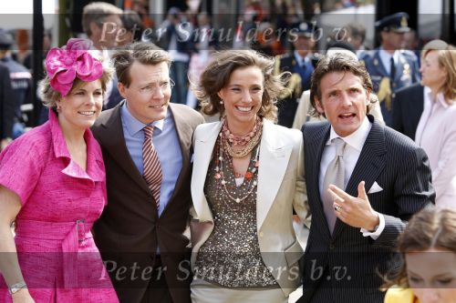 Makkum en Franeker30 april 2008
Koninginnedag 2008 met Koningin Beatrix Prins Willem Alexander Friso Constantijn Maurits Floris Pieter Christiaan Pieter v Vollenhoven en de prinsessen Maxima Laurentien Mabel Aimee Anita Margriet en Marilene.
Peter Smulders bv
