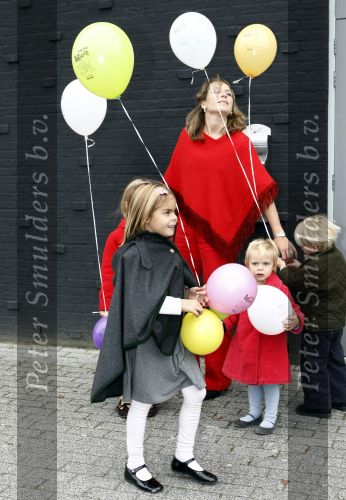 Amsterdam 4 oktober 2008
Prinses Laurentien met Prinses Eloise Prins Claus Cazimir en prinses Leonore bij premiere grote Terra in de Meervaart.
Peter Smulders bv