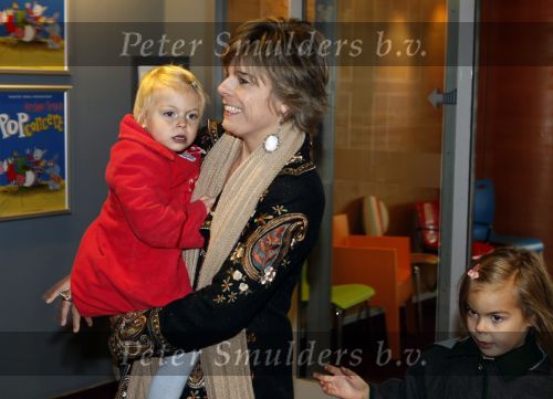 Amsterdam 4 oktober 2008
Prinses Laurentien met Prinses Eloise Prins Claus Cazimir en prinses Leonore bij premiere grote Terra in de Meervaart.
Peter Smulders bv