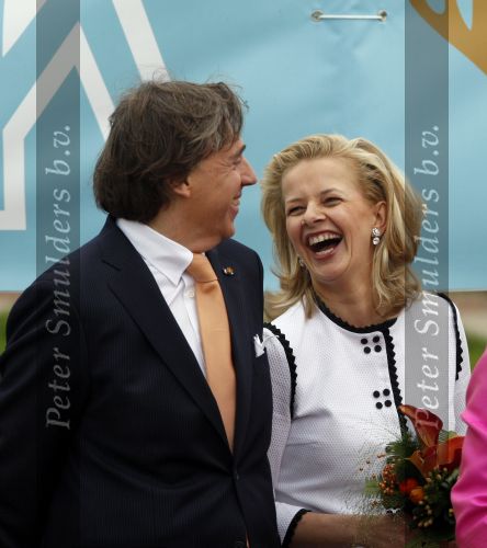 Makkum en Franeker30 april 2008
Koninginnedag 2008 met Koningin Beatrix Prins Willem Alexander Friso Constantijn Maurits Floris Pieter Christiaan Pieter v Vollenhoven en de prinsessen Maxima Laurentien Mabel Aimee Anita Margriet en Marilene. Ed Nijpels
Peter Smulders bv