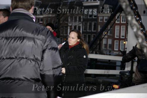Amsterdam 10 december 2008
Beau v Erven Dorens springt in de Amstel van de mager brug ivm het uitkomen van zijn nieuwe boek. De Politie haalt hem uit het water.
Peter Smulders bv