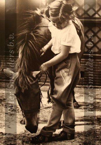 1951 Prinses Margriet met haar pony