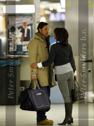 Schiphol 27 december 2008
Rachel Hazes betrapt met haar nieuwe italiaanse vriend Niccolo Armaroli terwijl ze hem heeft afgezet op Schiphol. 
Hij heeft de kerstdagen bij Rachel door gebracht.