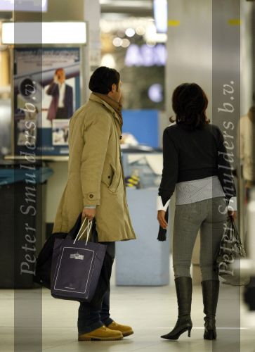 Schiphol 27 december 2008
Rachel Hazes betrapt met haar nieuwe italiaanse vriend Niccolo Armaroli terwijl ze hem heeft afgezet op Schiphol. 
Hij heeft de kerstdagen bij Rachel door gebracht.