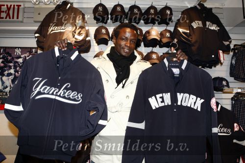 New York 3 november 2008
Regilio Tuur woont weer in New York.
Peter Smulders bv