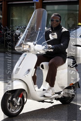 Amsterdam 9 april 2008
Regilio Tuur op zijn nieuwe vespa scooter.
