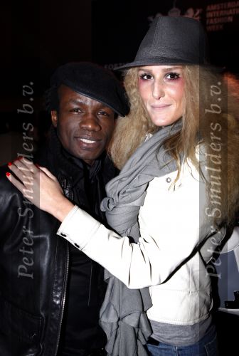 Amsterdam 28 januari 2008
Modeshow van oa Simone v Trojen op de amsterdam fashion week. Regilio Tuur en zijn vriendin Josh met petjes hoedjes