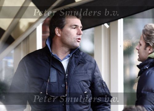 Amsterdam 13 december 2008
Reinout Oerlemans op terras bij Joffers in gesprek met John Ewbank.
Peter Smulders bv