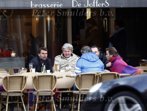 Amsterdam 13 december 2008
Reinout Oerlemans op terras bij Joffers met Bart v Troyen en Winston Gerschtanowitz
Peter Smulders bv