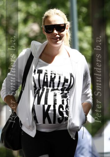 Amsterdam 16 juni 2008
Renate Verbaan zwanger met een t shirt met tekst erop.