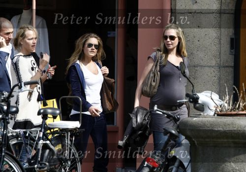 Amsterdam 21 april 2008
Renate Verbaan zwanger met Nikki plessen op de cornelis schuytstraat.
Peter Smulders bv