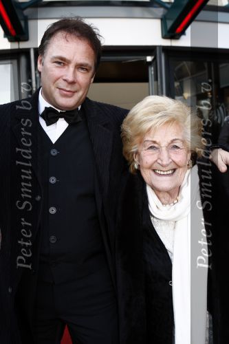 Zaandam 7 december 2008
Premiere op hoop van zegen. Ria Alberti
Peter Smulders bv