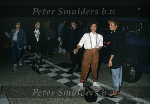 9 Mei 1987 Schiphol Oost Antwerpen Luchthaven, optreden in Antwerpen (Stage ) en optreden s\'avonds in Haren ( Groningen ) een dag met de Dolly Dots On Tour met Angela Groothuizen Ria Brieffies Patty Zomer Esther Oosterbeek en Angela Kramers