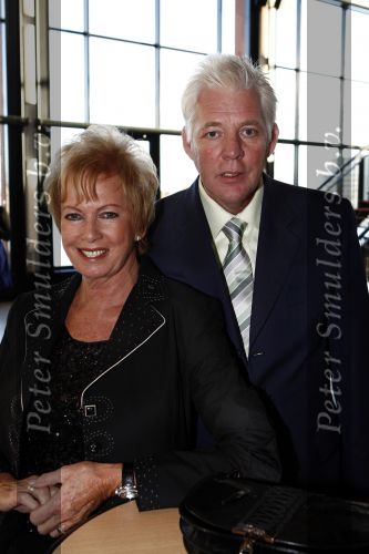 Zaandam 7 december 2008
Premiere op hoop van zegen. Ria Valk met partner
Peter Smulders bv