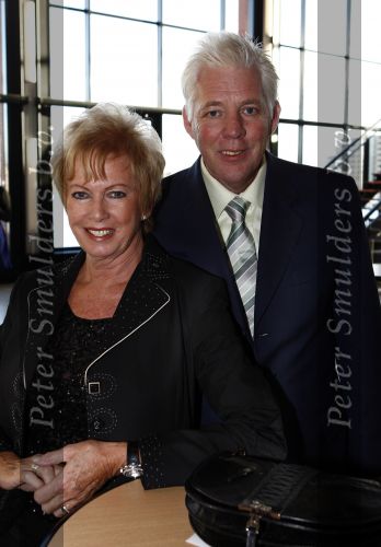 Zaandam 7 december 2008
Premiere op hoop van zegen. Ria Valk met partner
Peter Smulders bv