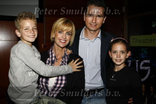 Amsterdam 6 oktober 2008
Richard Krajicek Daphne Deckers en Alec e Emma bij de premiere van anubis in de theaterfabriek.
Peter Smulders bv