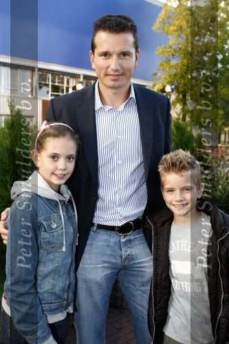 Amsterdam 6 oktober 2008
Richard Krajicek Daphne Deckers en Alec e Emma bij de premiere van anubis in de theaterfabriek.
Peter Smulders bv
