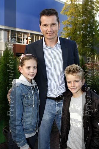 Amsterdam 6 oktober 2008
Richard Krajicek Daphne Deckers en Alec e Emma bij de premiere van anubis in de theaterfabriek.
Peter Smulders bv