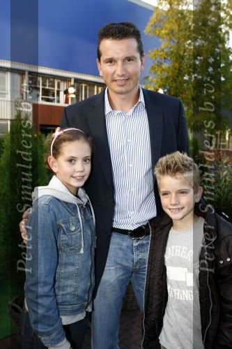 Amsterdam 6 oktober 2008
Richard Krajicek Daphne Deckers en Alec e Emma bij de premiere van anubis in de theaterfabriek.
Peter Smulders bv