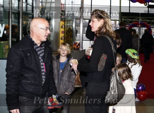 Rotterdam 30 november 2008
Het feest van Sinterklaas in ahoy . Rob Kamphues met vriendin
Peter Smulders bv