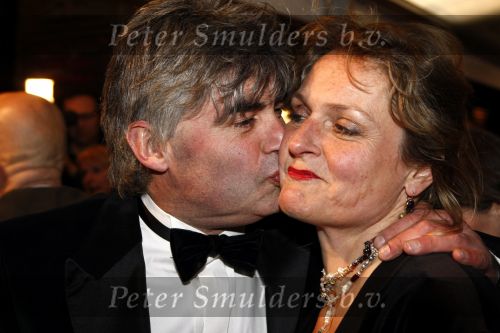 Amsterdam 17 maart 2008
Rob Oudkerk met zijn vrouw kussend bij premiere van zomerhitte in Tuschinski.
Peter Smulders bv