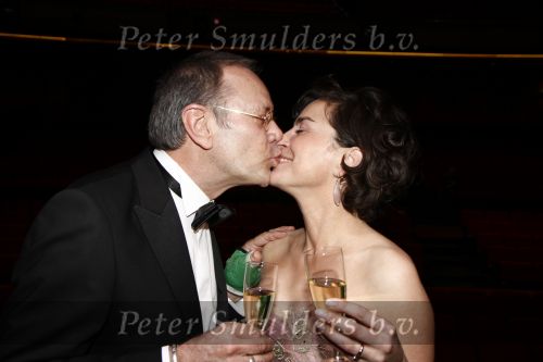 Rotterdam 20 april 2008
Premiere Les Miserables in het nieuwe luxor . Rob de Nijs met zijn vriendin Henriette toasten met Champagne. Rob heeft zijn hand in het gips
Peter Smulders bv