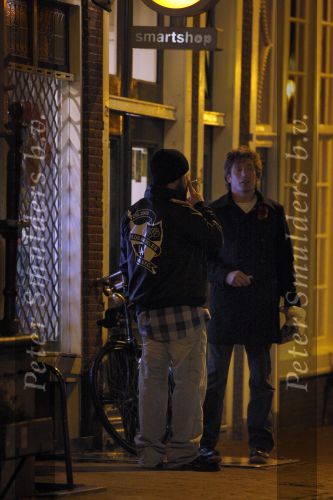 Amsterdam 25 november 2007
Robbie Williams bezoekt met zijn nieuwe vriendin Ayda Field en vrienden Amsterdam. Hij slaapt in het Amstel hotel en ging daarna naar een smartshop en een koffieshop.