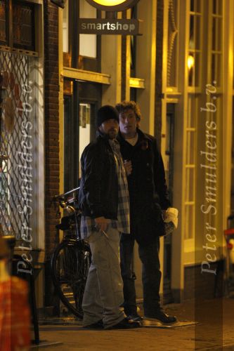 Amsterdam 25 november 2007
Robbie Williams bezoekt met zijn nieuwe vriendin Ayda Field en vrienden Amsterdam. Hij slaapt in het Amstel hotel en ging daarna naar een smartshop en een koffieshop.